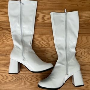 Brand new white gogo boots womens size 9